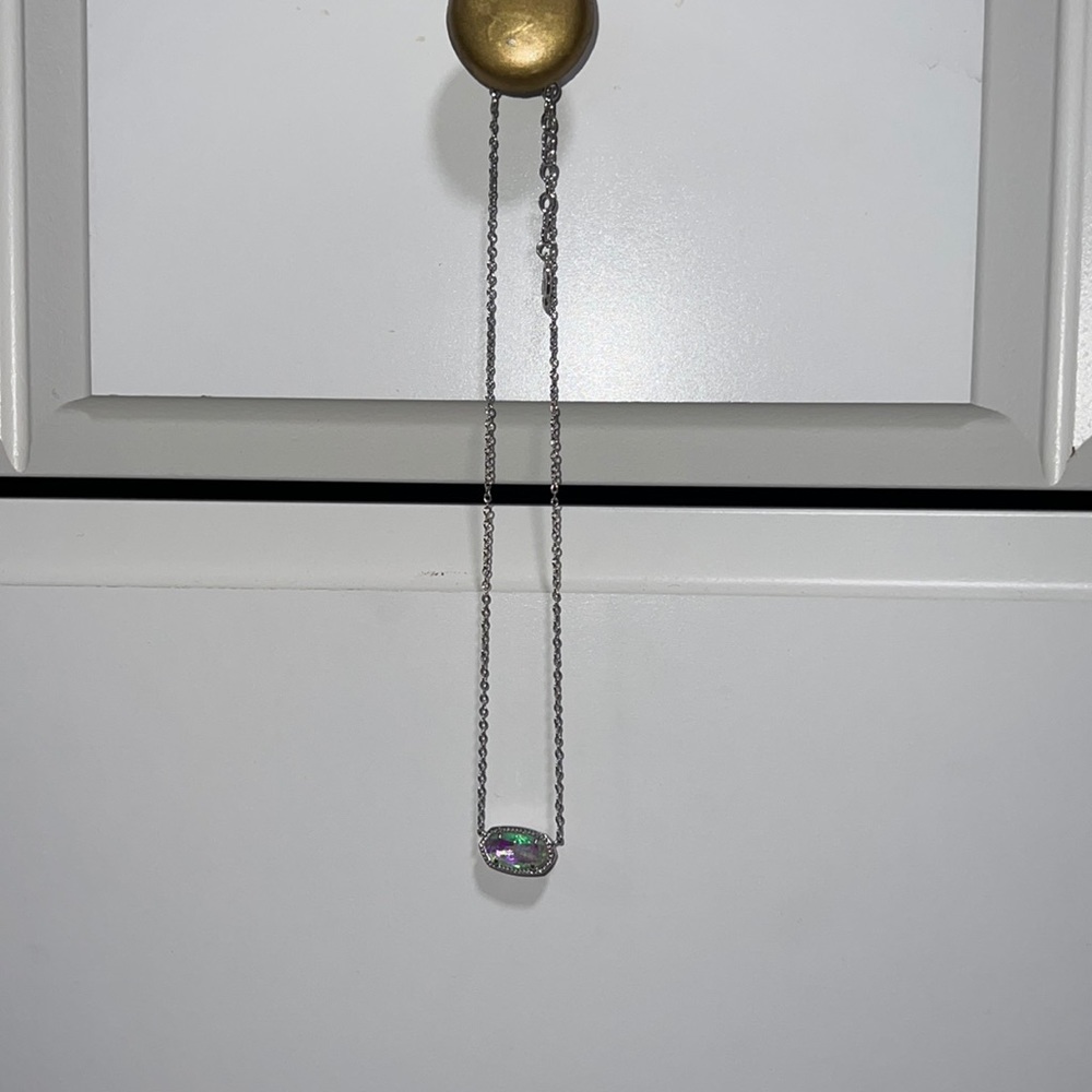 Kendra Scott necklace